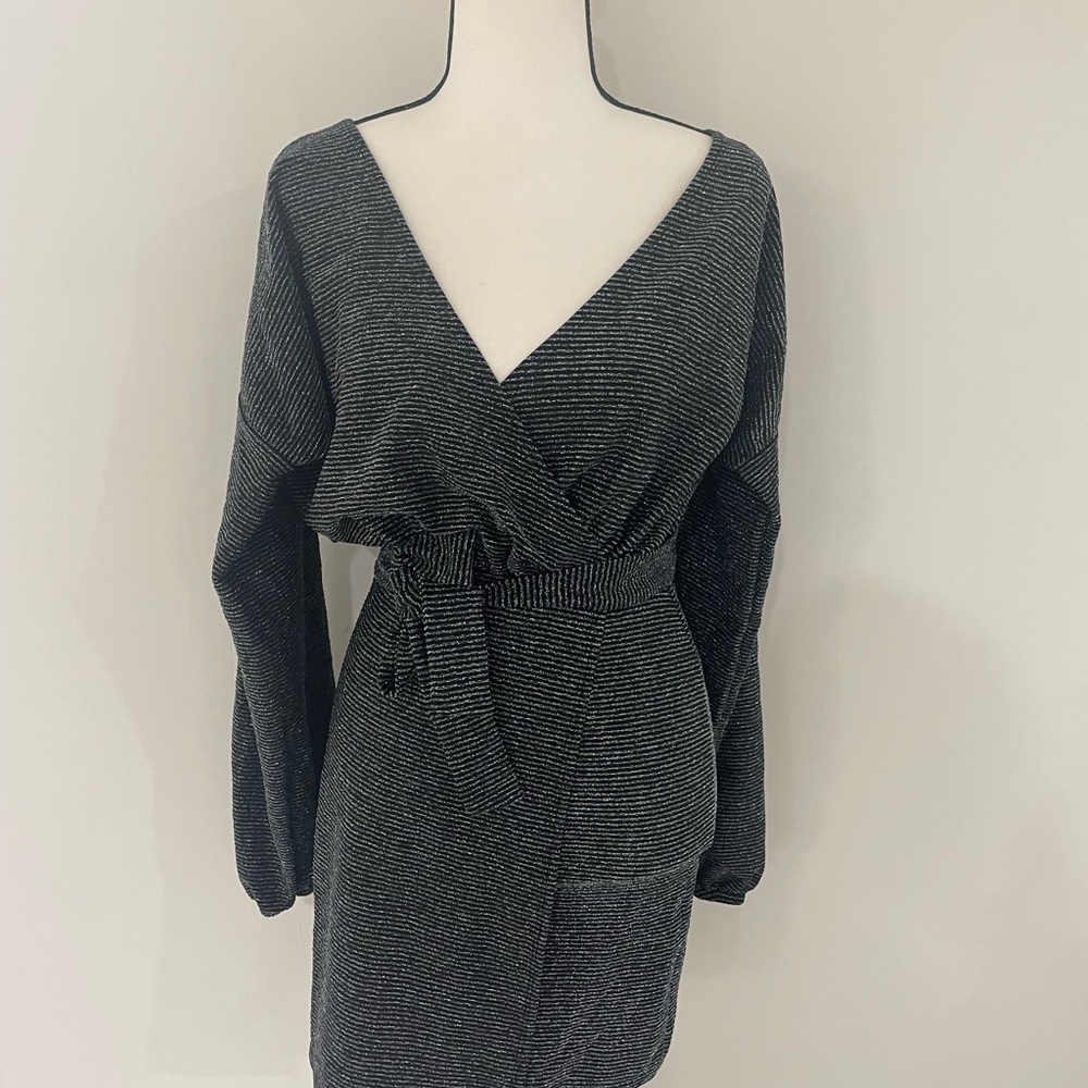 Black & Silver Long Sleeve V-Neck Sweater Dress
